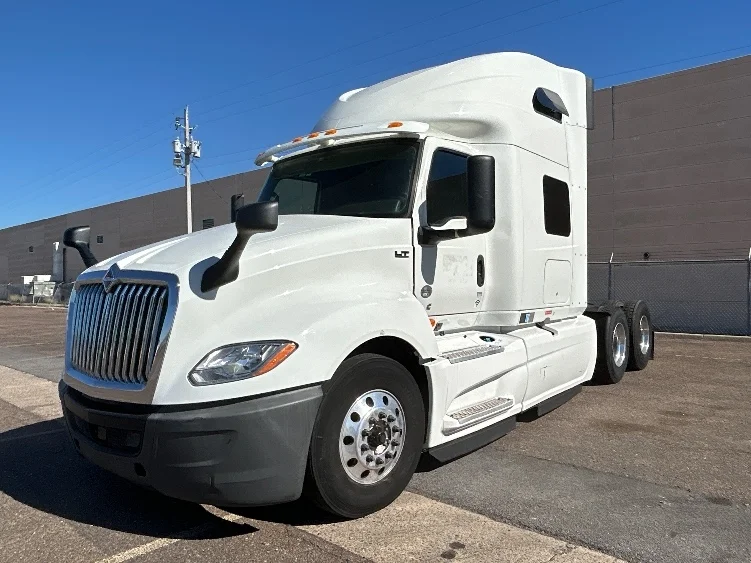 2020 International LT in San Antonio, TX — photo 3