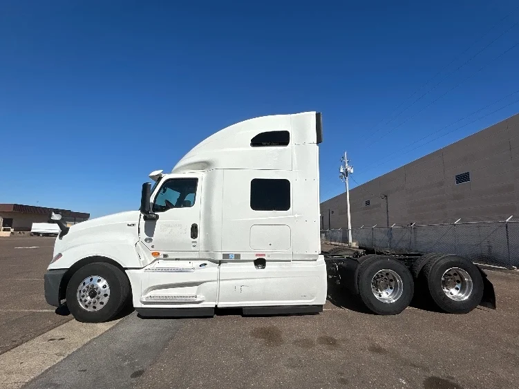 2020 International LT in San Antonio, TX — photo 4