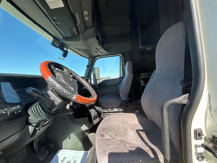 2020 International LT in San Antonio, TX — photo 10