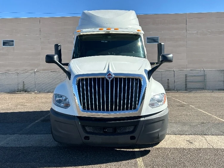 2020 International LT in San Antonio, TX — photo 2