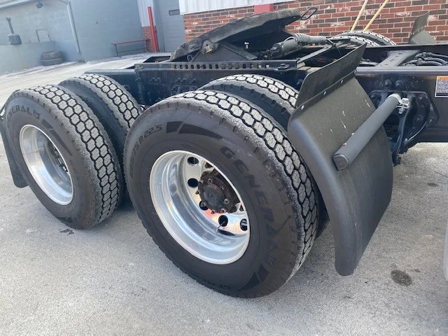 2021 Peterbilt 579 - image 11