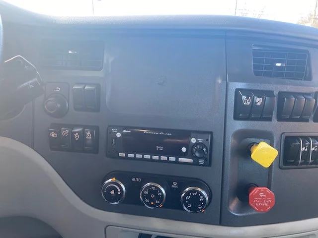 2021 Peterbilt 579 - image 9