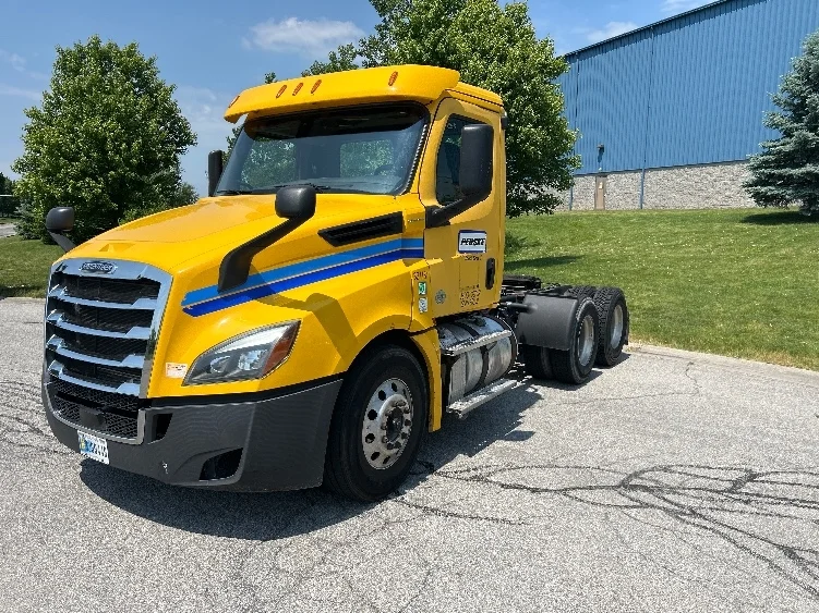 2019 Freightliner Cascadia in Charlotte, NC — photo 3