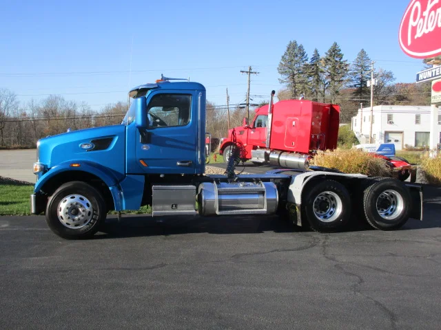 2020 Peterbilt 567 - image 2