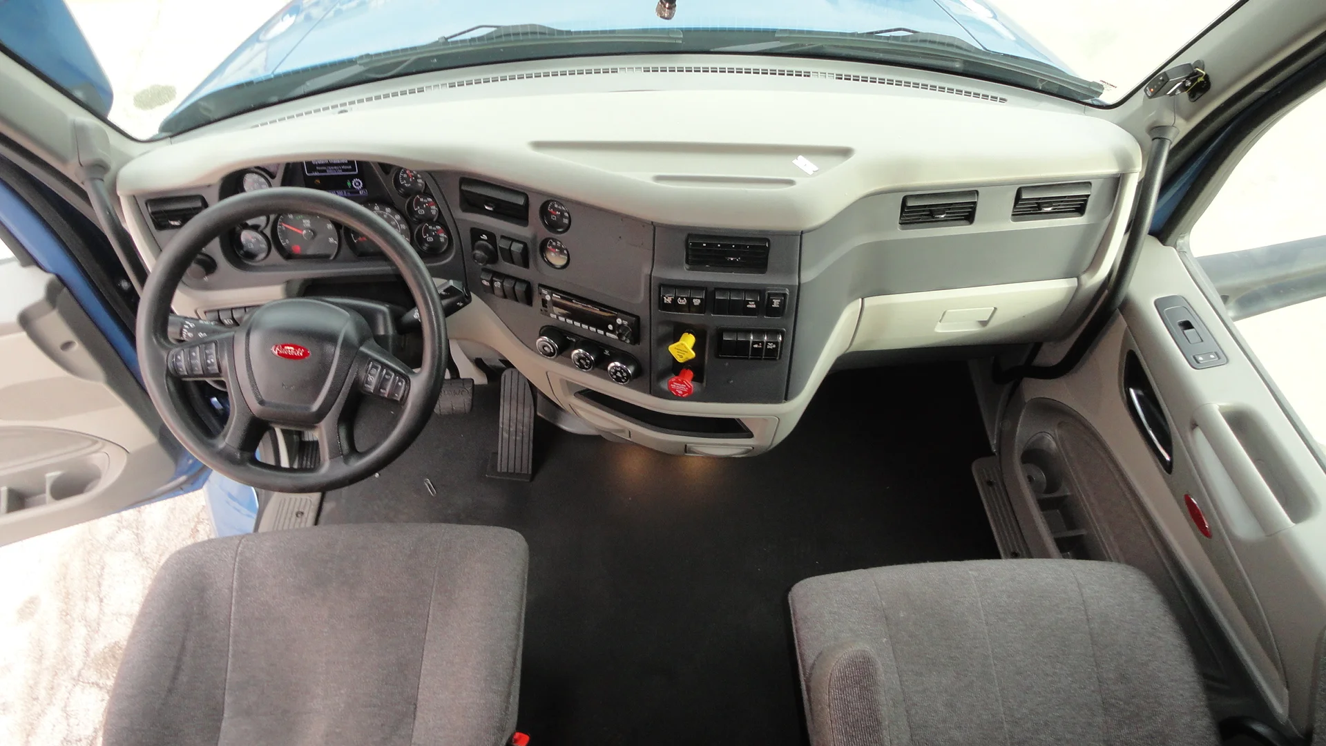 2022 Peterbilt 579 - image 6