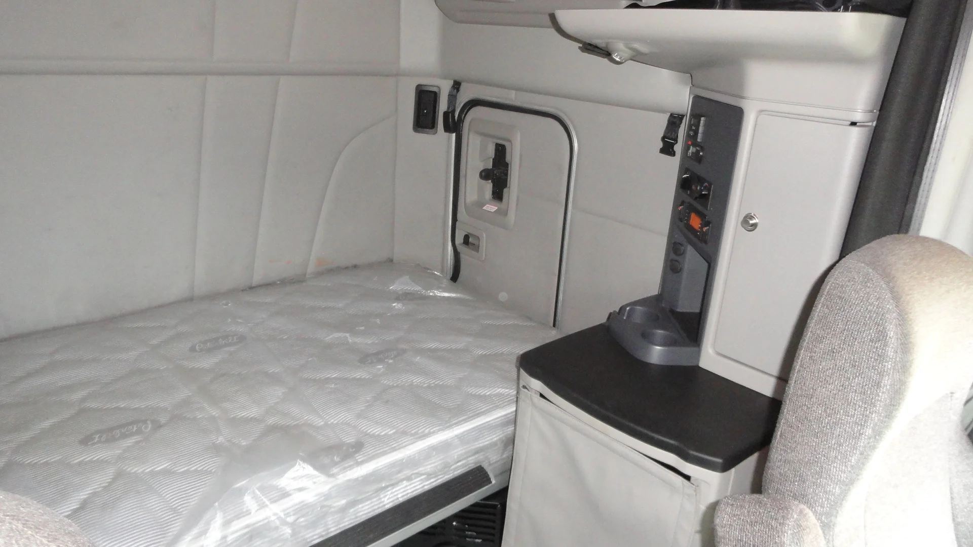 2022 Peterbilt 579 - image 7