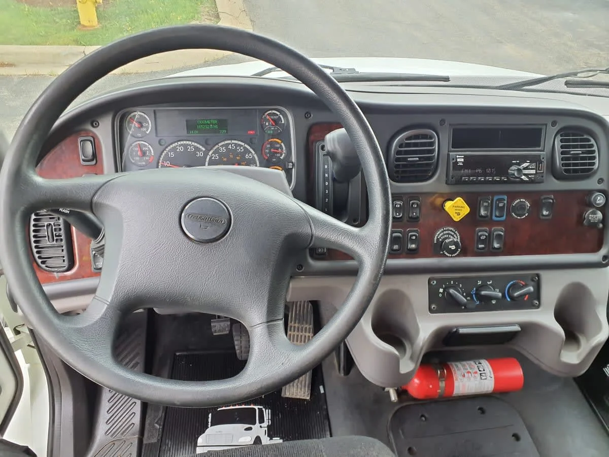 2019 Freightliner M2 106 - image 7