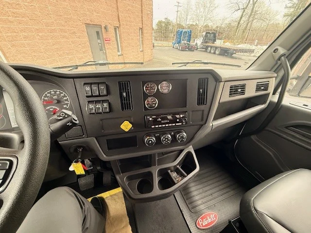 2025 Peterbilt 548 - image 9
