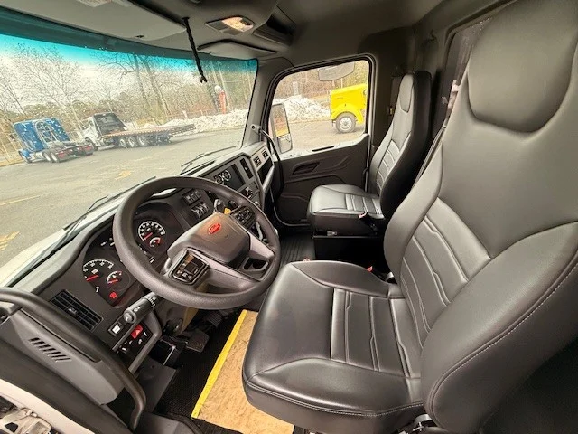 2025 Peterbilt 548 - image 7