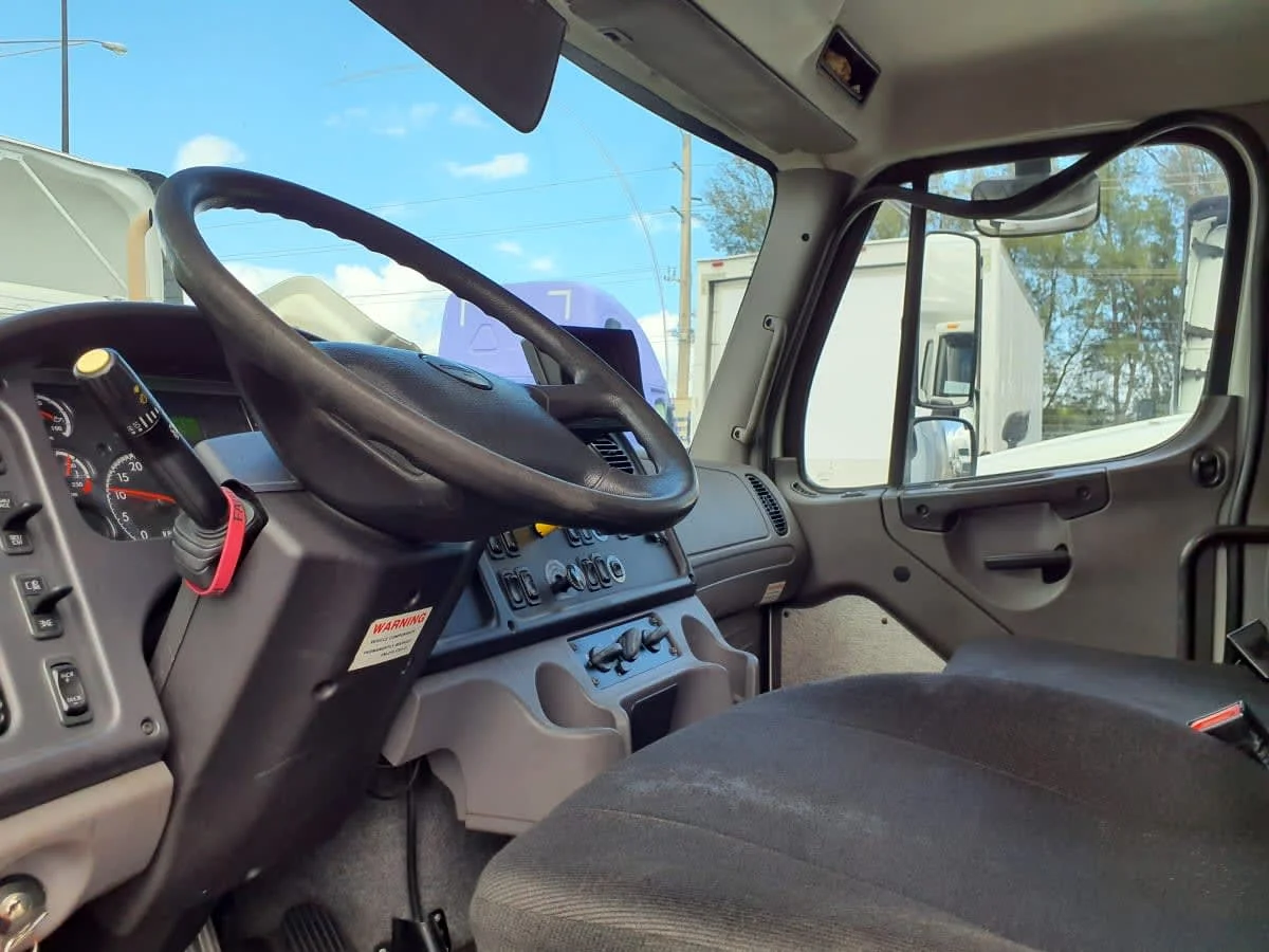 2019 Freightliner M2 106 - image 7