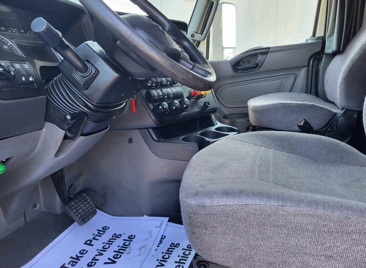 2020 International LT - image 11