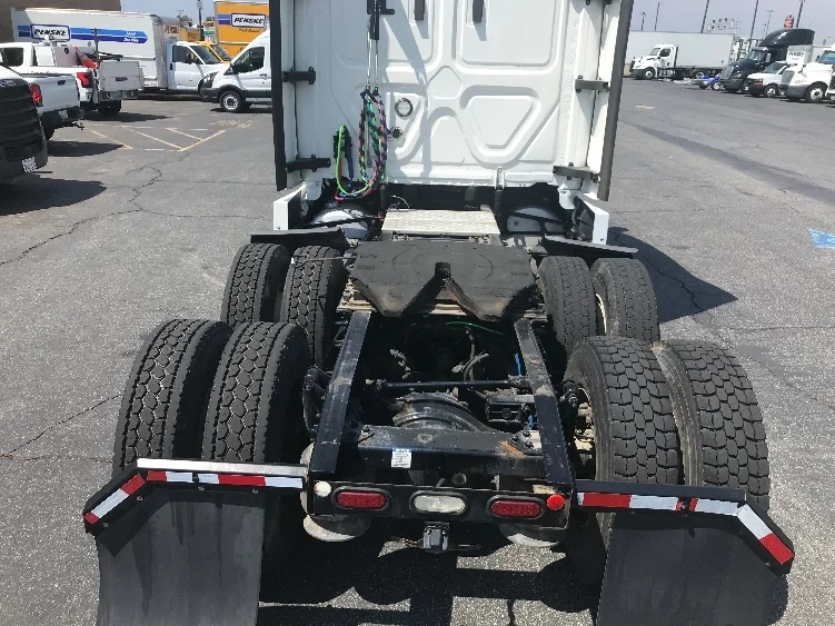 2021 Freightliner Cascadia - image 4