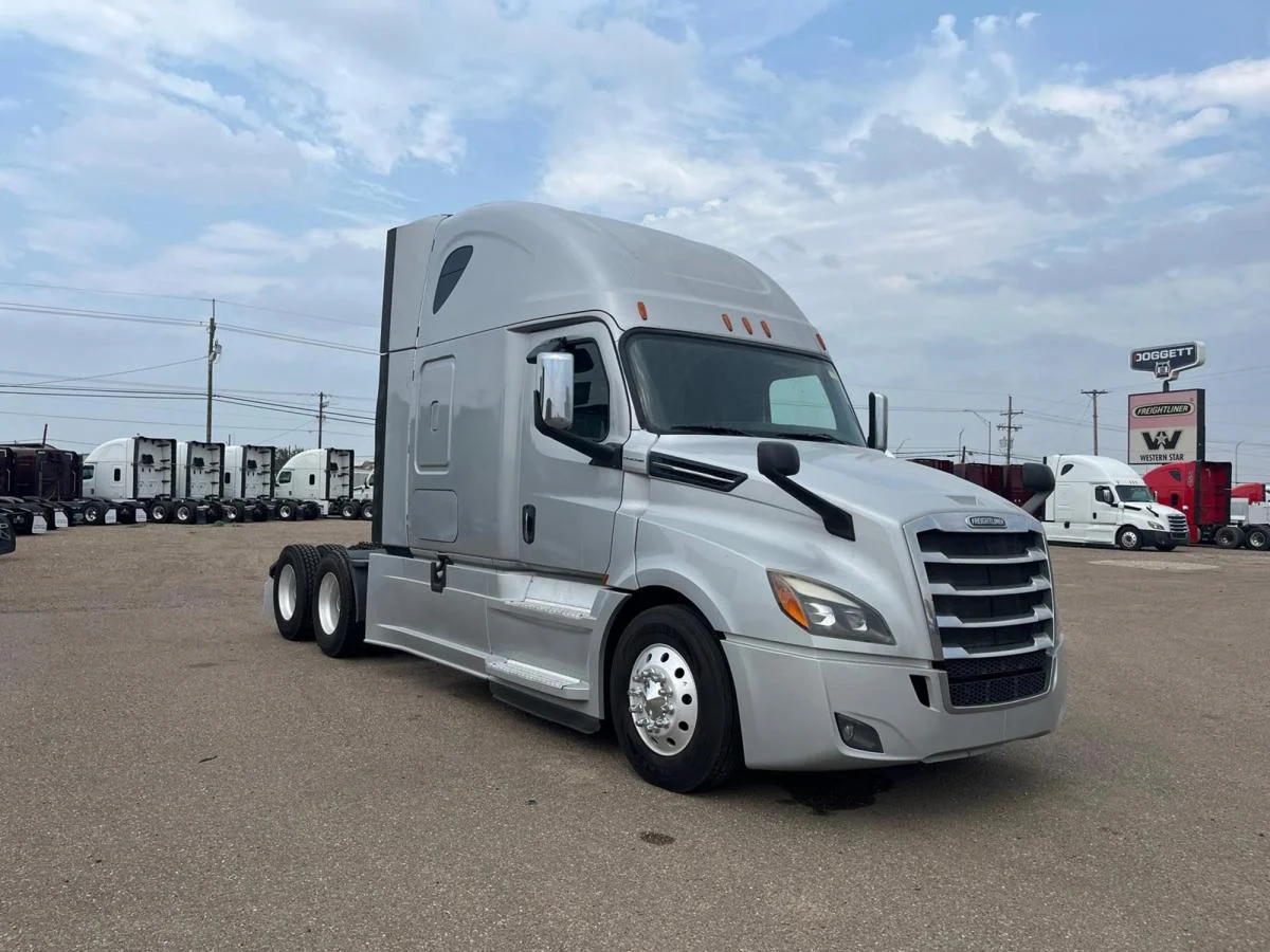 2020 Freightliner Cascadia in Laredo, TX