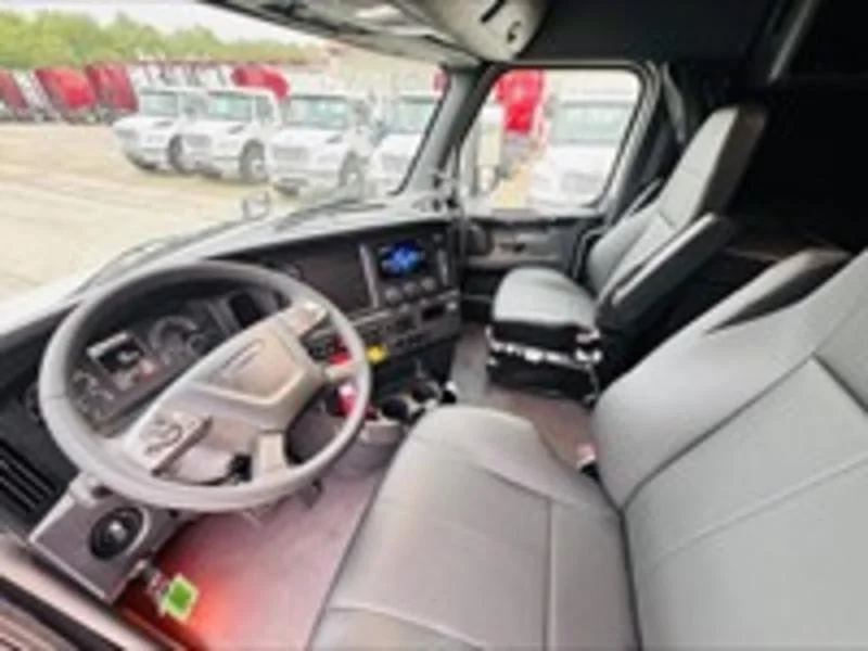 2026 Freightliner Cascadia - image 6