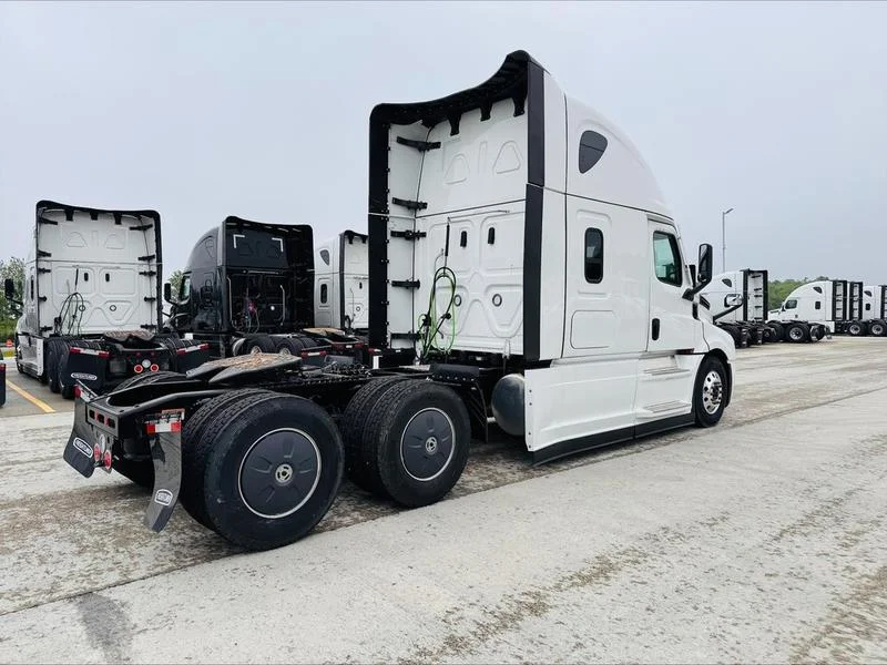 2026 Freightliner Cascadia - image 4