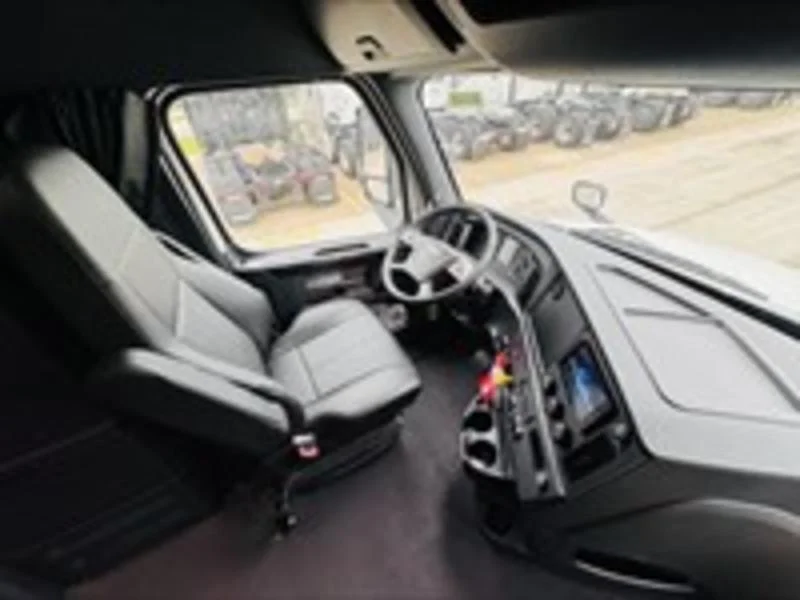 2026 Freightliner Cascadia - image 7