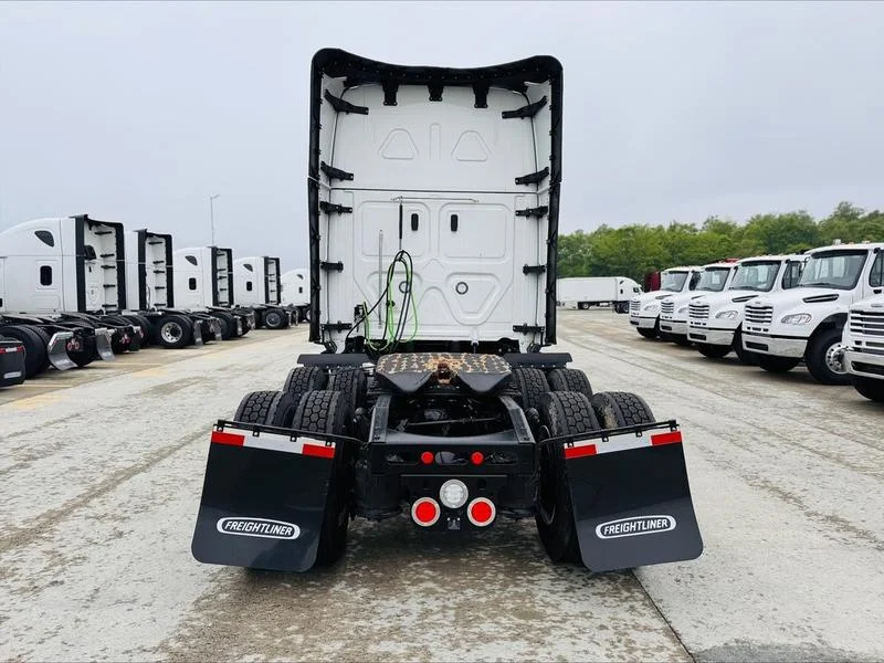 2026 Freightliner Cascadia - image 5