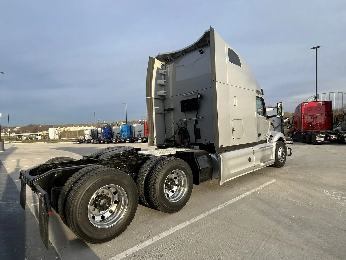 2023 Peterbilt 579 - image 10