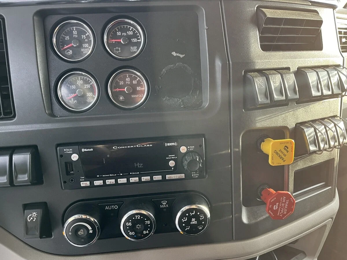 2023 Peterbilt 579 - image 23