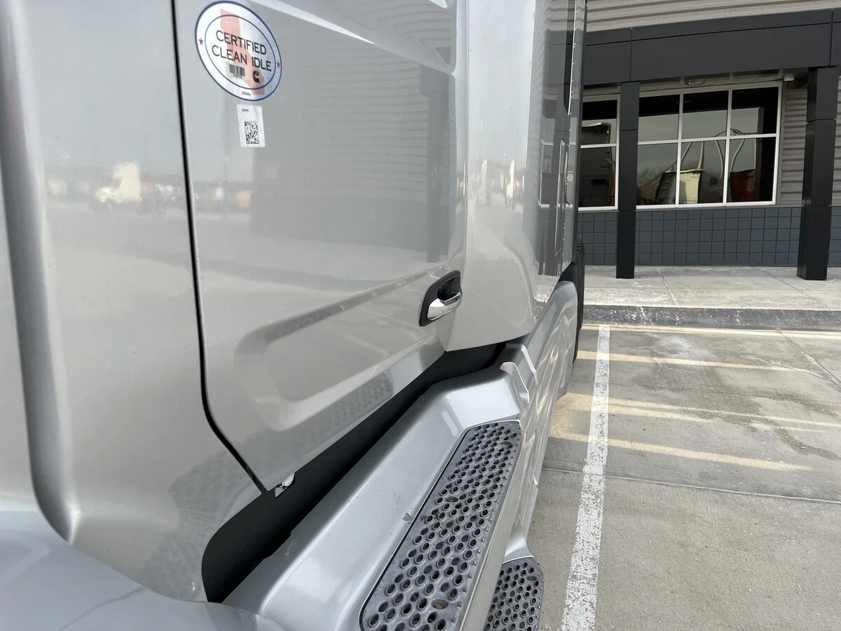 2023 Peterbilt 579 - image 18