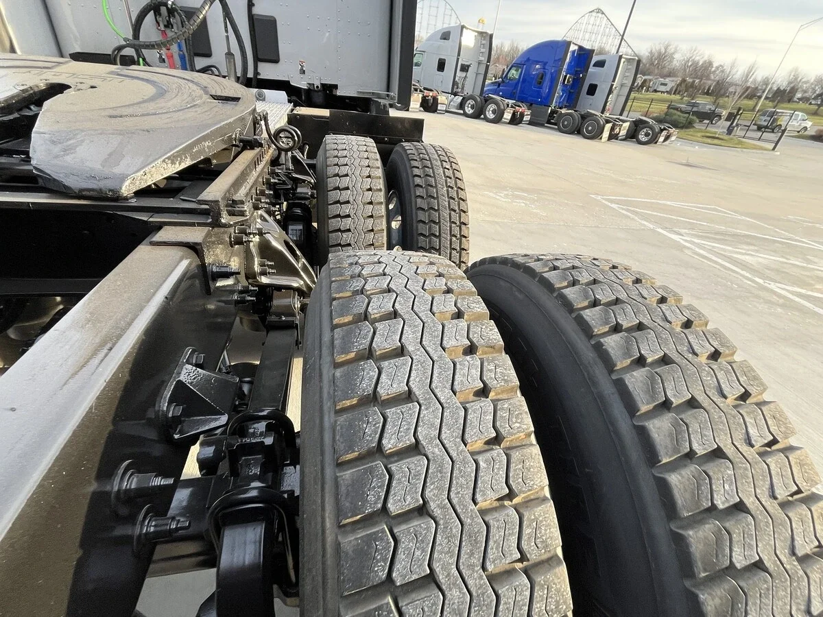 2023 Peterbilt 579 - image 4