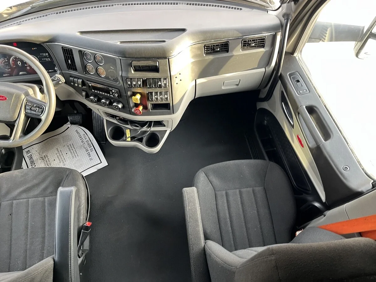 2023 Peterbilt 579 - image 30