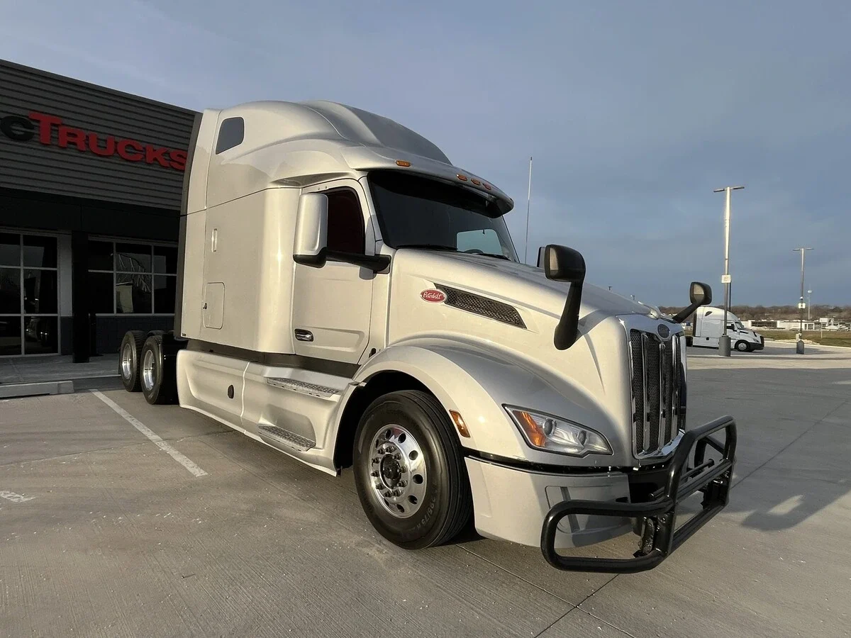 2023 Peterbilt 579 - image 13