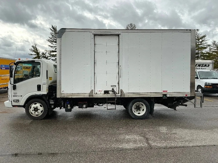 2021 Isuzu NRR - image 4