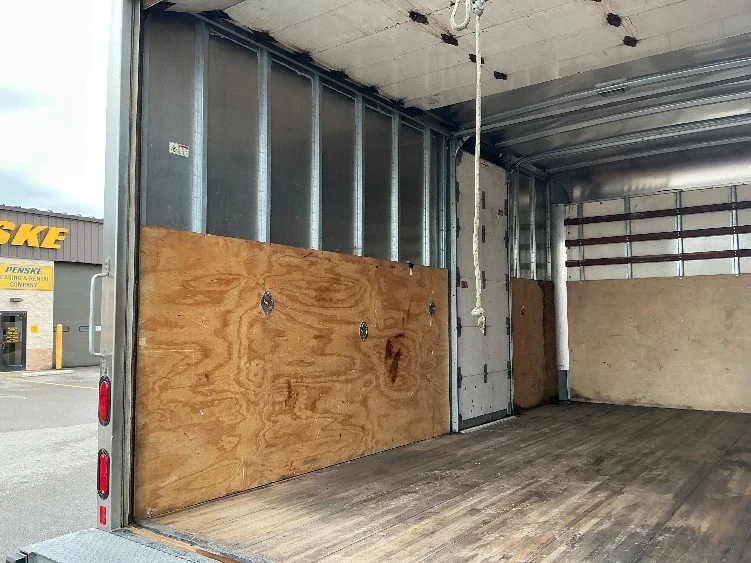 2021 Isuzu NRR - image 10