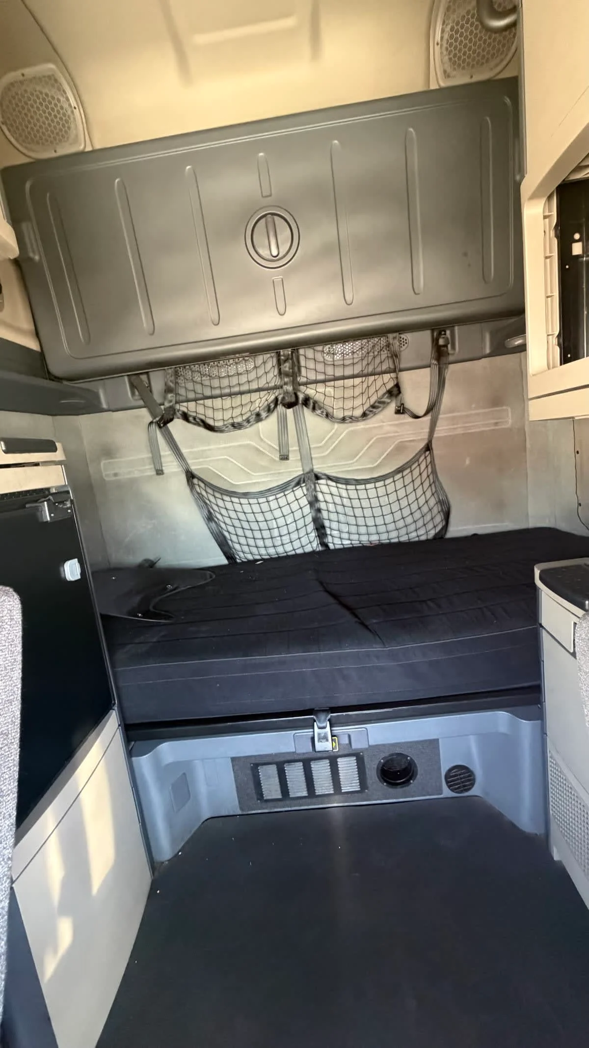 2018 Freightliner Cascadia in Pomona, CA — photo 8