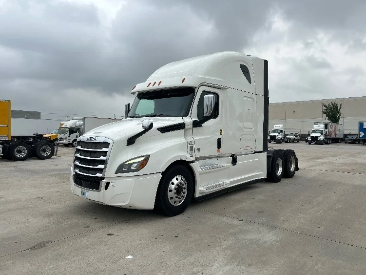 2020 Freightliner Cascadia in San Antonio, TX — photo 3