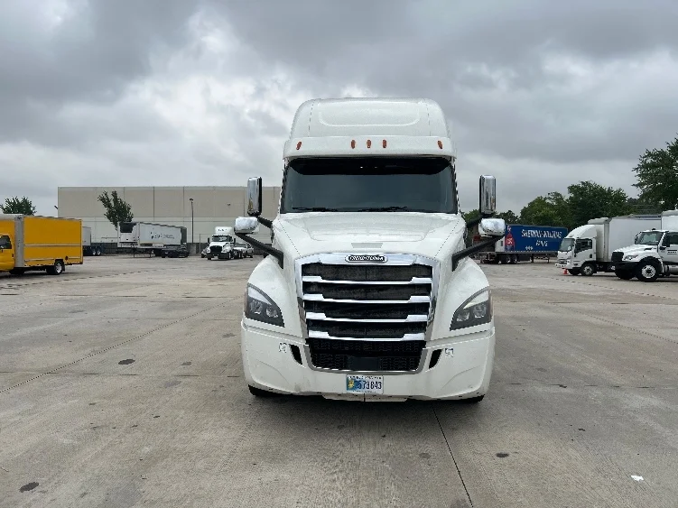 2020 Freightliner Cascadia in San Antonio, TX — photo 2