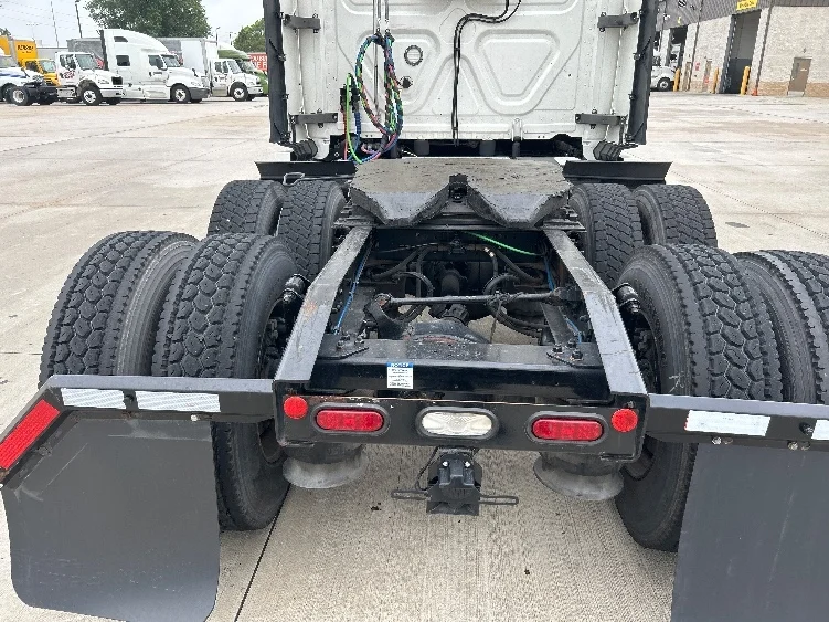 2020 Freightliner Cascadia in San Antonio, TX — photo 6