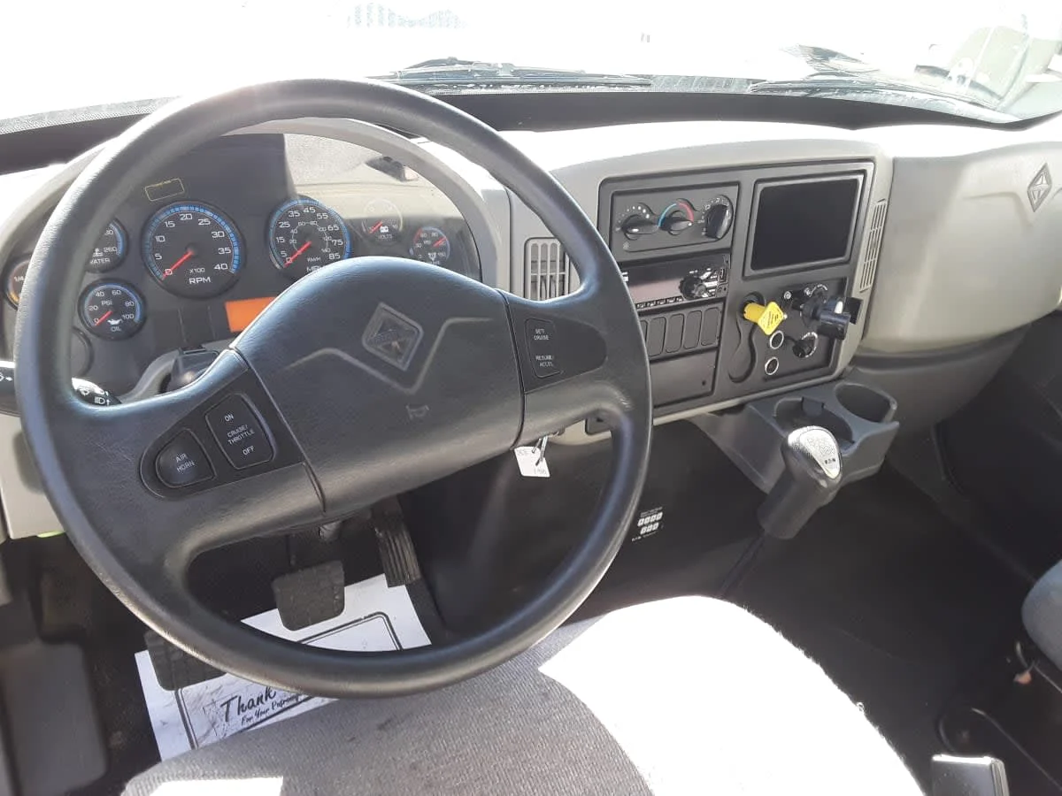 2019 International 4300 - image 10