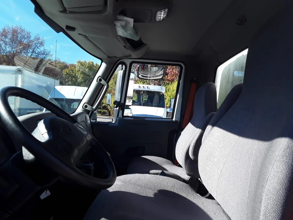 2019 International 4300 - image 7