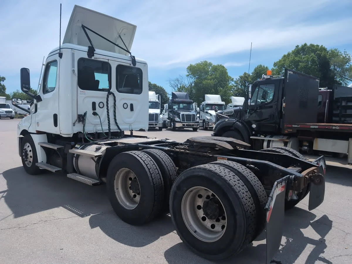 2020 Freightliner Cascadia in Salisbury, MA — photo 6