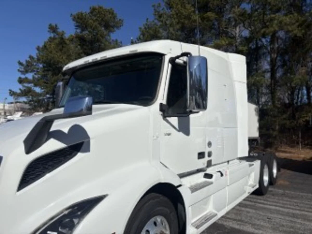 2020 Volvo VNR 640 in Doraville, GA