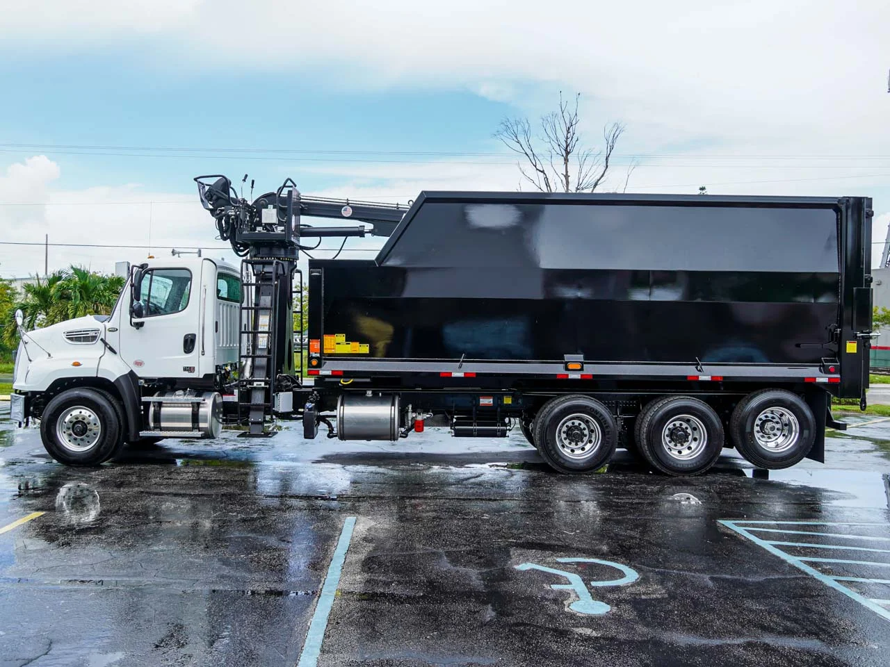 2026 Freightliner 114SD — photo 6