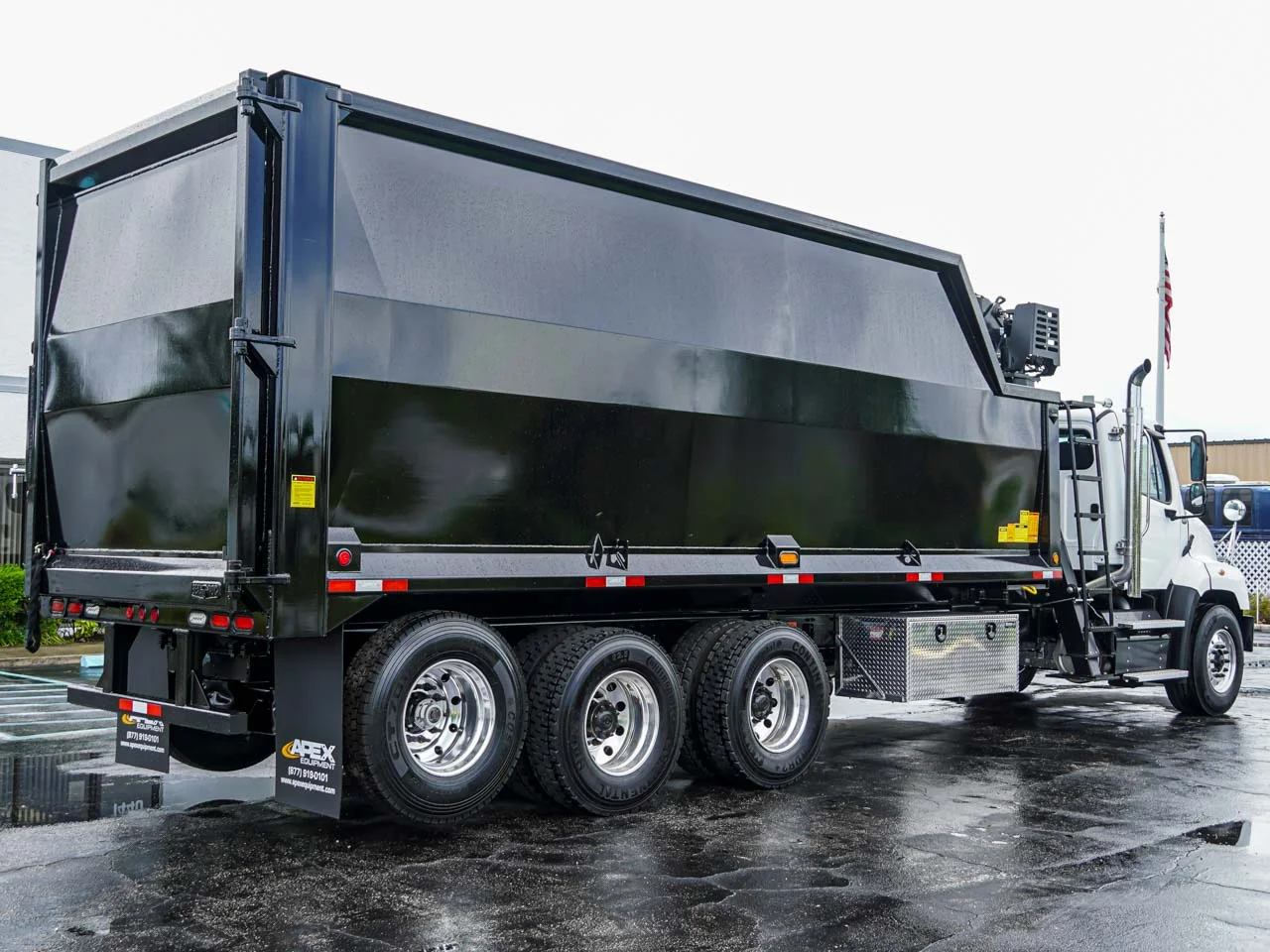 2026 Freightliner 114SD — photo 3