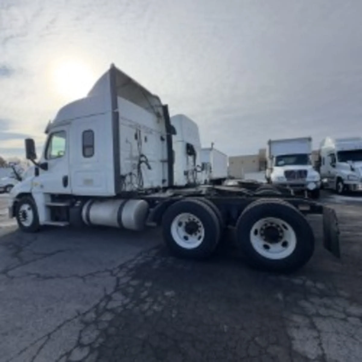 2019 Freightliner Cascadia - image 6