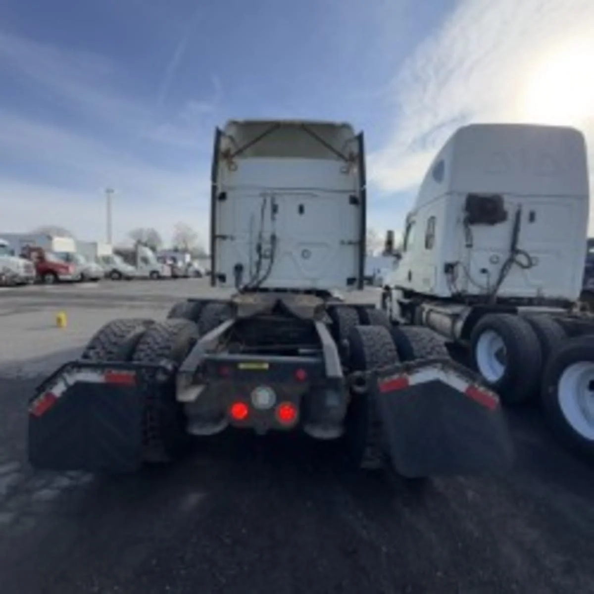2019 Freightliner Cascadia - image 5