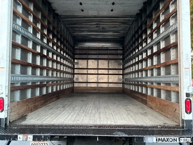 2020 Isuzu NPR - image 10