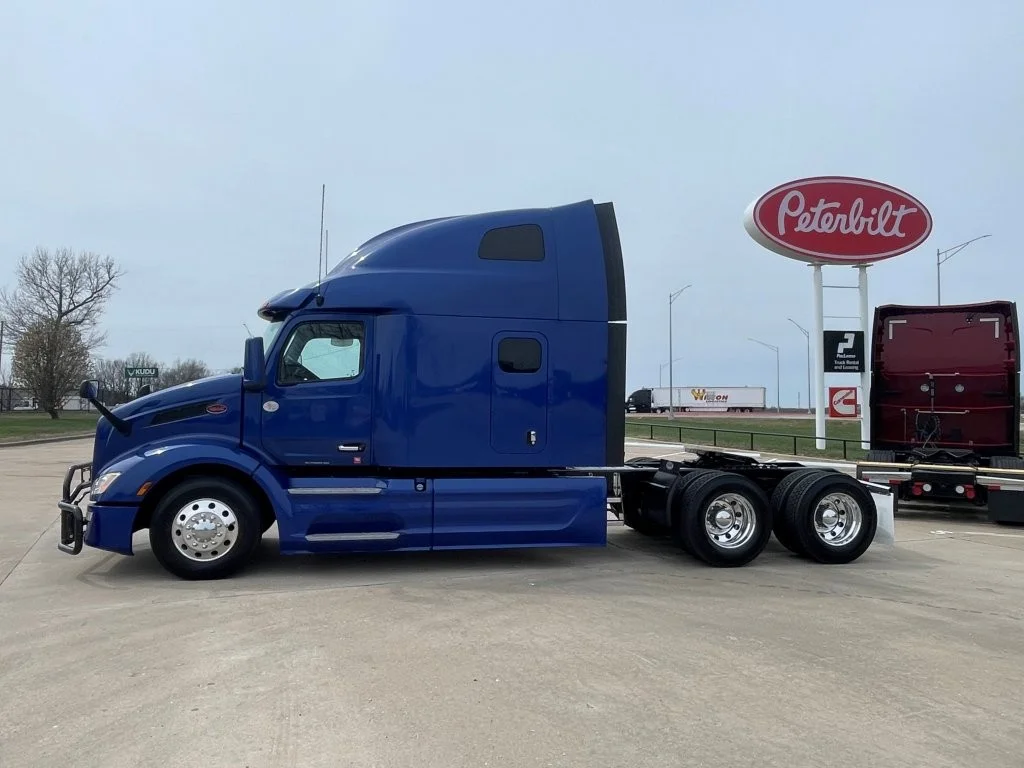 2023 Peterbilt 579 - image 2