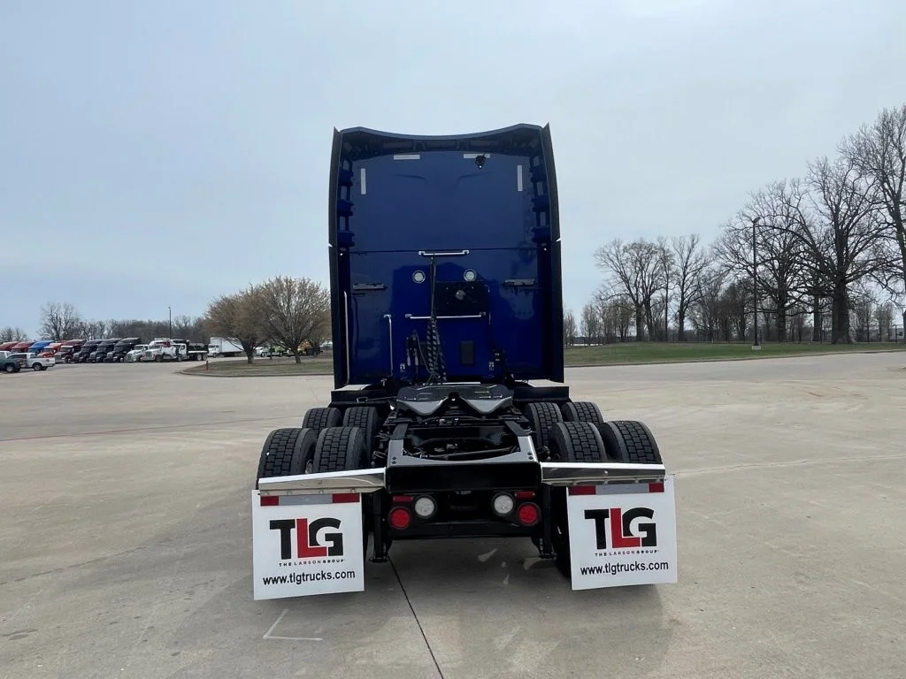 2023 Peterbilt 579 - image 4