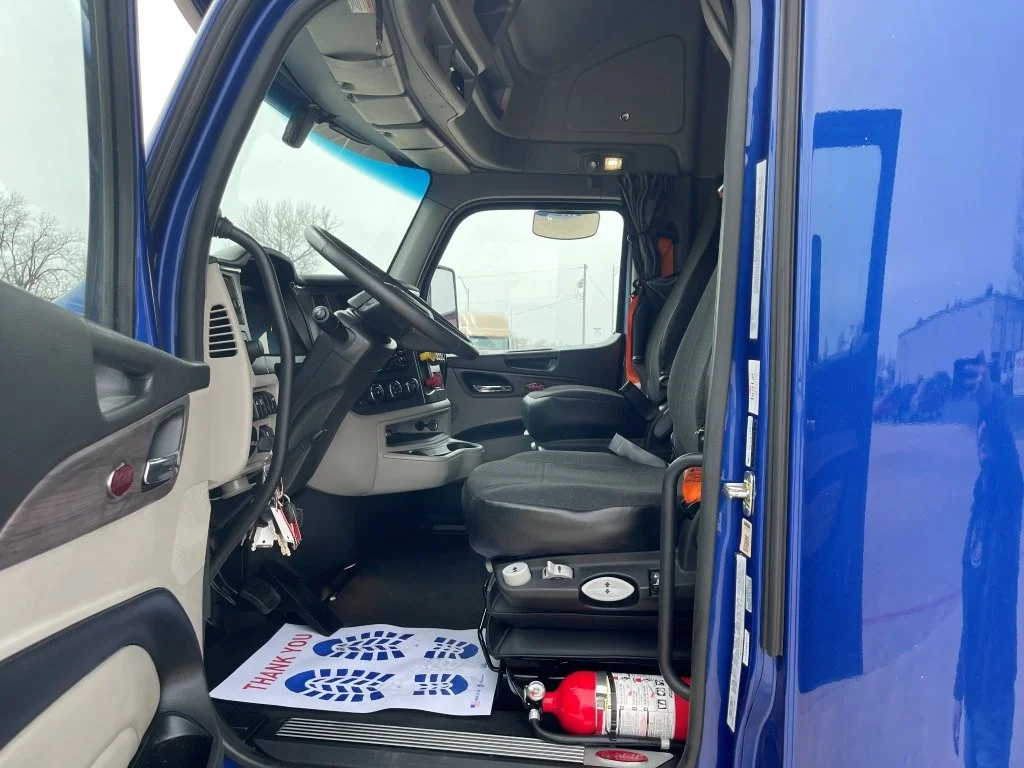 2023 Peterbilt 579 - image 10