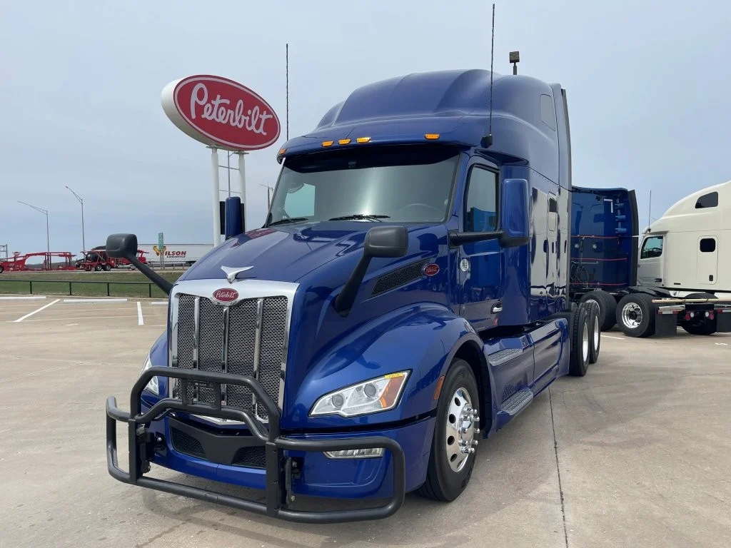 2023 Peterbilt 579 - image 1