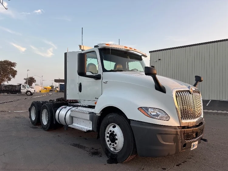 2019 International LT in Fresno, CA