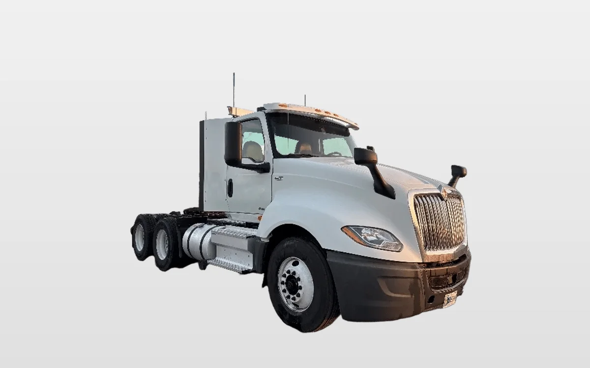 2019 International LT - image 1