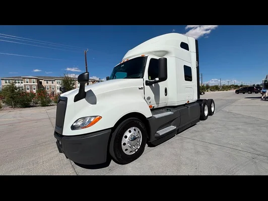 2022 International LT in El Paso, TX — photo 2