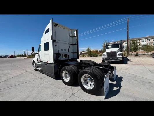2022 International LT in El Paso, TX — photo 9